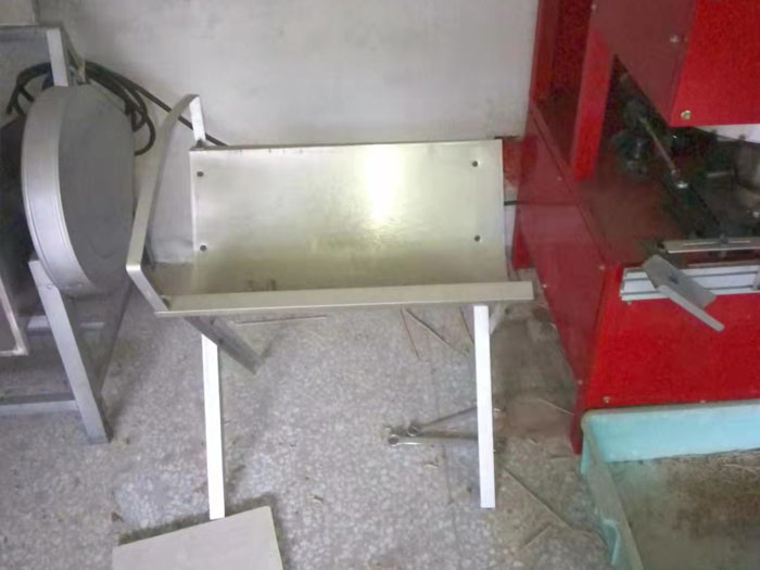 ����C����